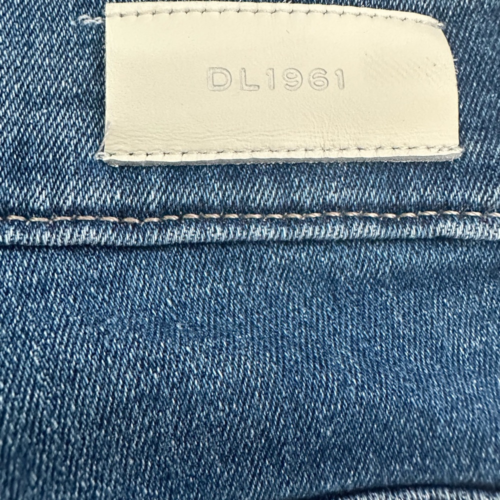 DL1961 Classic Blue Jeans - Picture 5 of 9